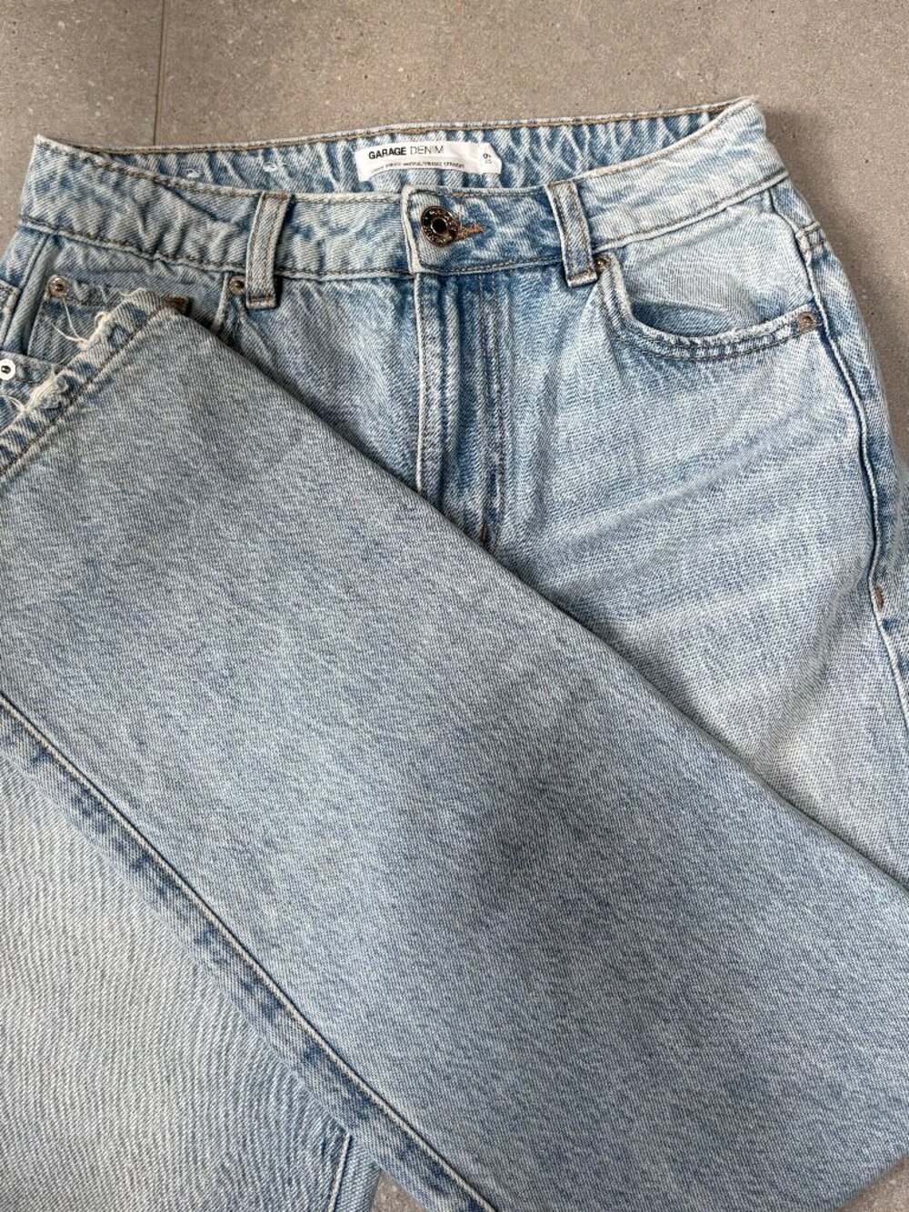 Garage Light Wash Straight Leg Jeans Size 1
